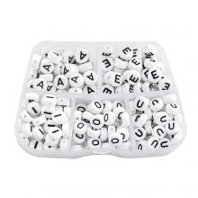 Sortierkasten - Buchstabenperlen Vokale (7 x 4 mm) White-Black (50 Perlen pro Buchstabe)